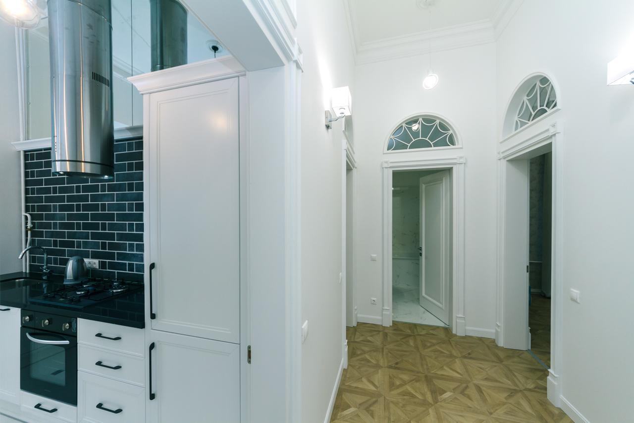 Vip Apartment Near Kreschatyk, 31А Pushkinska Street Kyiv Exterior photo