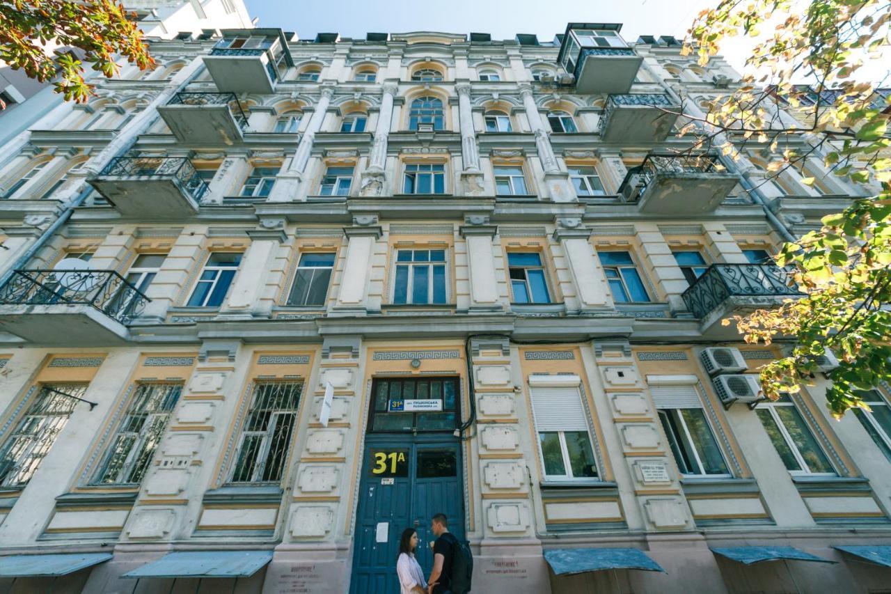 Vip Apartment Near Kreschatyk, 31А Pushkinska Street Kyiv Exterior photo