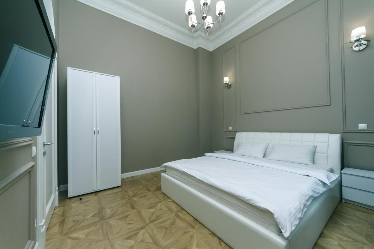 Vip Apartment Near Kreschatyk, 31А Pushkinska Street Kyiv Exterior photo