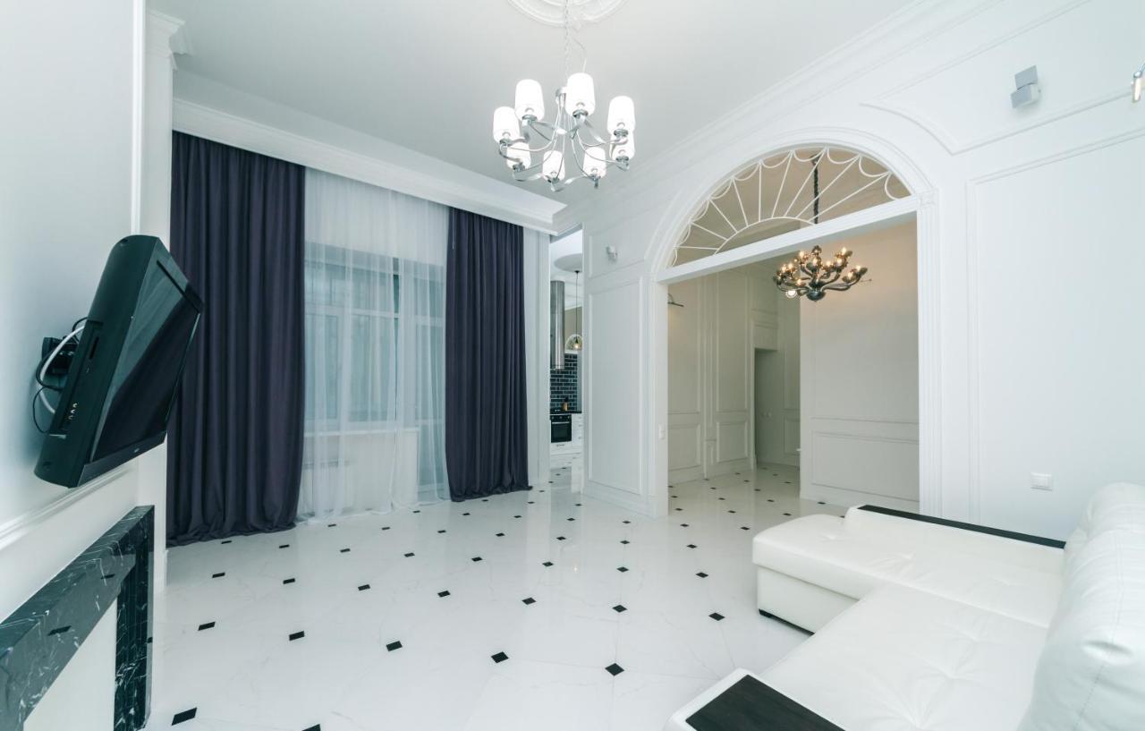 Vip Apartment Near Kreschatyk, 31А Pushkinska Street Kyiv Exterior photo